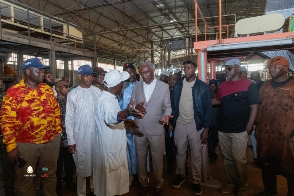 Guinée / Industrie : le gouvernement sur visite les sociétés cotonnières et l'usine de production de jus de fruits à Kankan