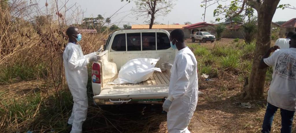 Macabre découverte à Kissidougou : un élève retrouvé mort dans un véhicule