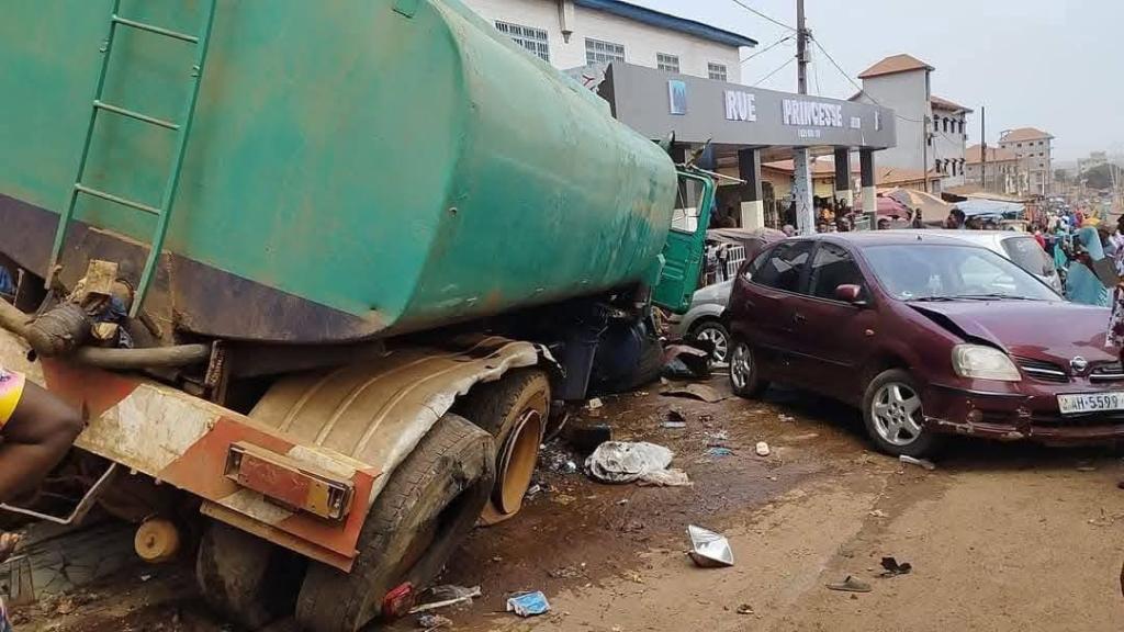 Yattayah - Fossidè: un camion-citerne perd le contrôle et tue deux personnes