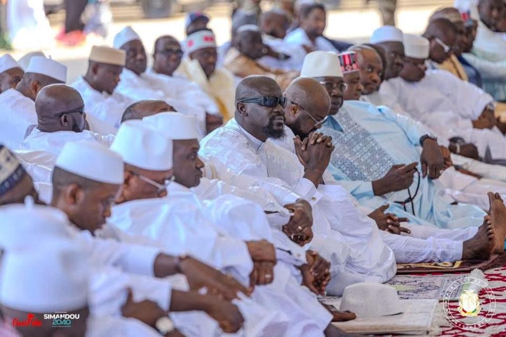 Célébration de l'Aïd El Fitr : le Chef de l'Etat s'acquitte de son devoir religieux au palais Mohammed V