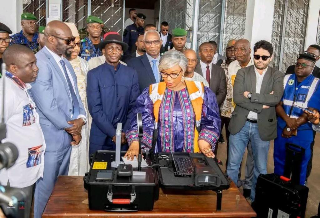 Guinée : Des kits biométriques pour le recensement administratif arrivés à Conakry