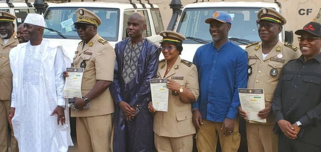 Guinée : Le Chef de l'Etat offre des engins roulants aux gouverneurs et préfets du pays