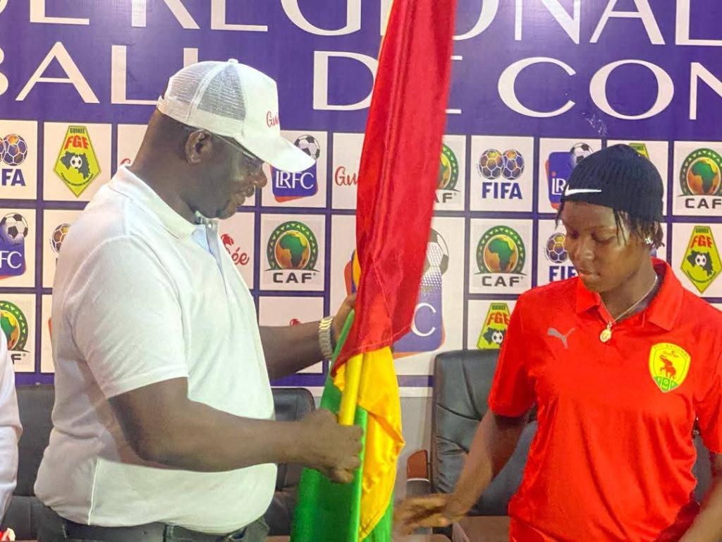 Guinée : Remise officielle de drapeau à l'équipe féminine du FUTSAL