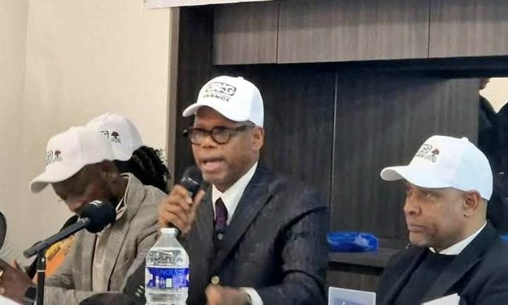 Le président du CERAG-UFDG lance un appel d'offre pour doter Mamadi DOUMBOUYA d'un parti politique