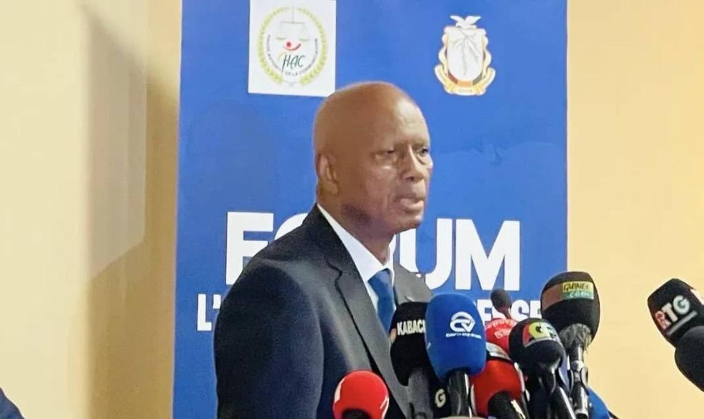 Carte professionnelle obligatoire dès juillet : la HAC veut séparer les professionnels des amateurs