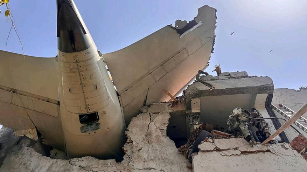 Crash du vol Air India 171 à Ahmedabad : au moins 260 morts et un survivant