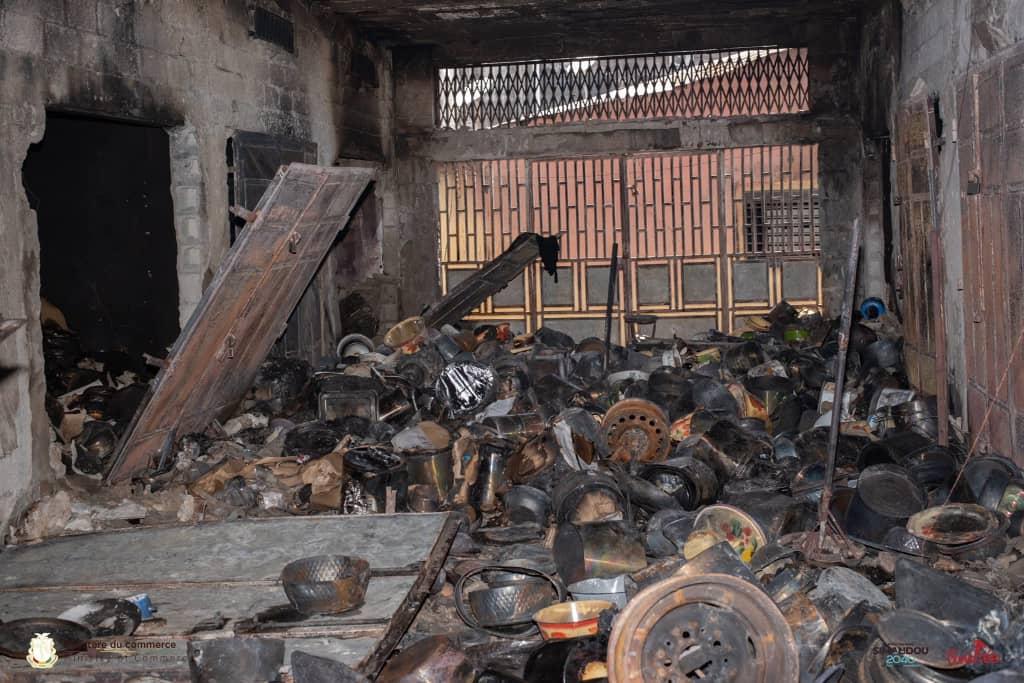 Incendie au marché de Madina : le gouvernement se mobilise auprès des victimes