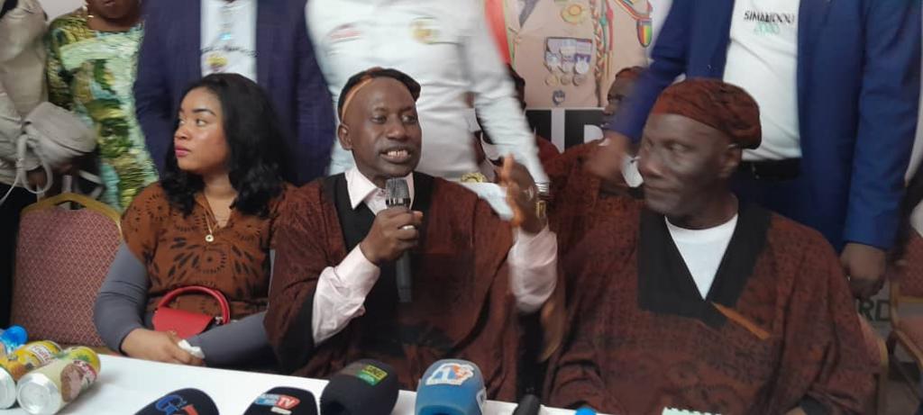 Alhousseine Makanera s'interroge : “toi, tu dis tu soutiens le Général Mamadi Doumbouya et, dans le même temps, tu veux dissoudre la structure qui soutient ce même général ?”