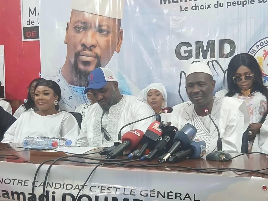 Guinée : les appels à la candidature du général Mamadi Doumbouya se multiplient. Un autre mouvement vient également de s'engager à payer sa caution.