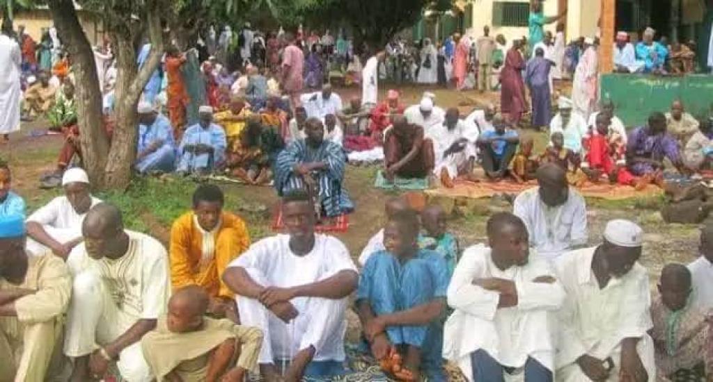 Kinidia : un imam menace de retourner à la fornication si le général Doumbouya ne se présente pas candidat