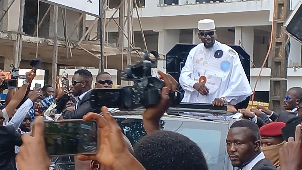 Présidentielle du 28 décembre : le Général Mamadi Doumbouya dépose officiellement sa candidature à la Cour suprême