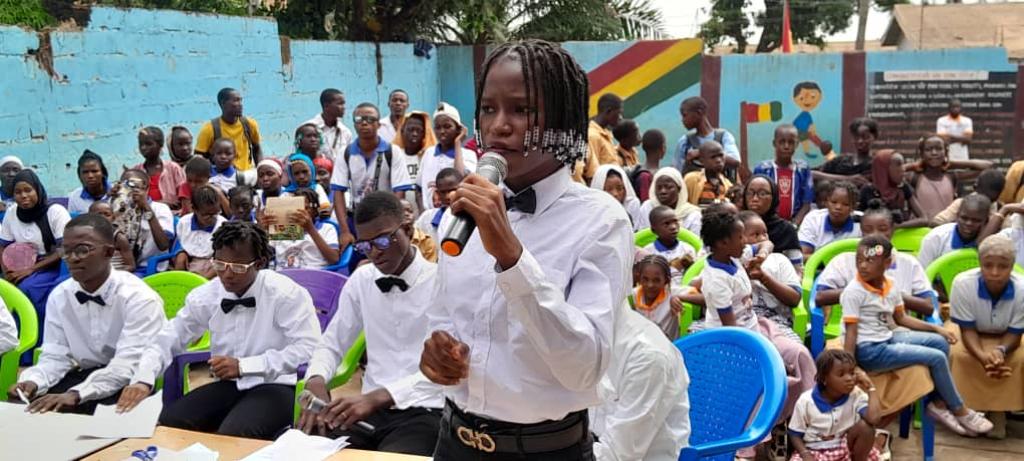 Lutte contre le VIH/SIDA : les élèves du Complexe Scolaire Général Élie Kamano s'engagent pour la prévention