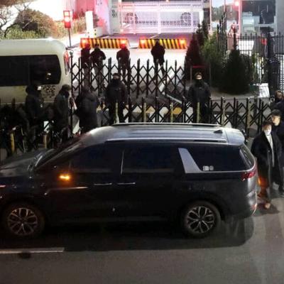 Corée du Sud: les enquêteurs échouent à arrêter le président déchu retranché dans sa résidence