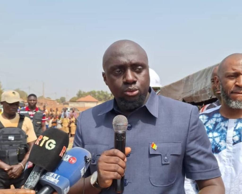 Immersion Gouvernementale : À Faranah, le ministre Mory Condé s' engage à réparer une  « injustice historique en Guinée  »