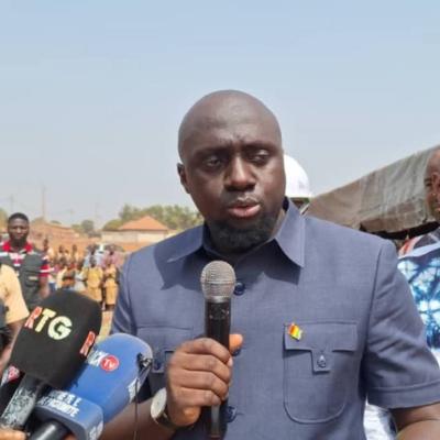 Immersion Gouvernementale : À Faranah, le ministre Mory Condé s' engage à réparer une  « injustice historique en Guinée  »