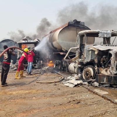 Tragédie au Nigeria : 70 morts après l'explosion d'un camion-citerne renversé