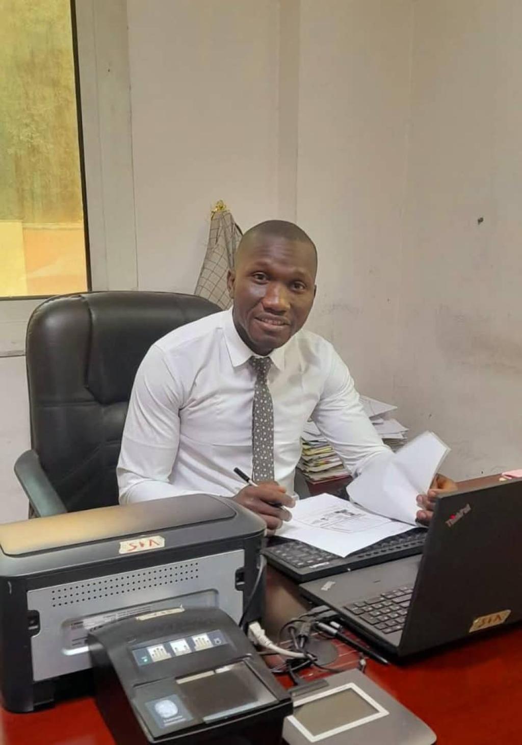 Dr Jamal enrichit le monde de la littérature avec une nouvelle œuvre promotteuse : “Linguistique_ Pragmatique_ Moderne”