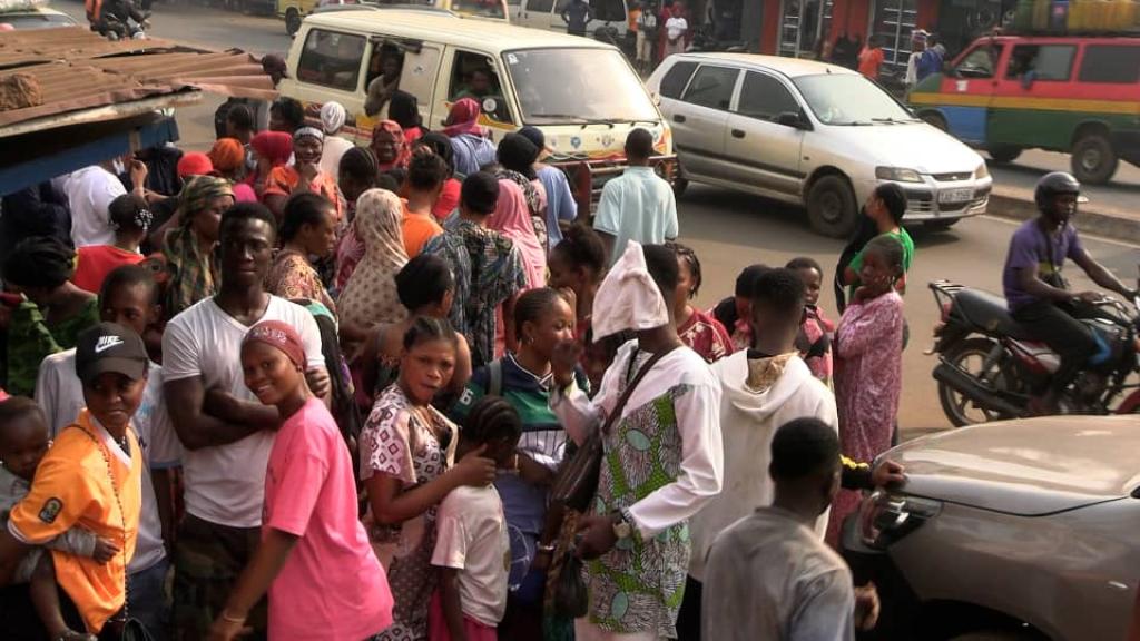 Distribution gratuite de bazins : la foule déchaînée, la situation dégénère