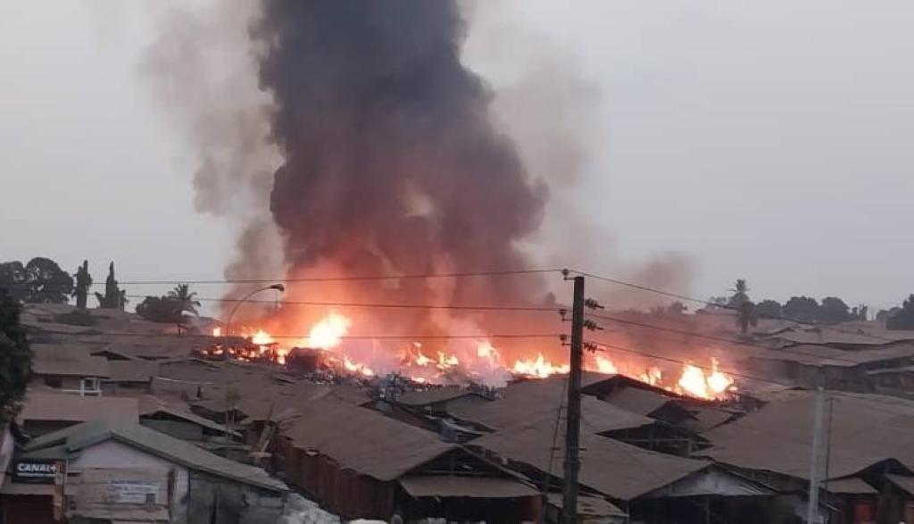 Conakry : un atelier de menuiserie réduit en cendre à Dabondy