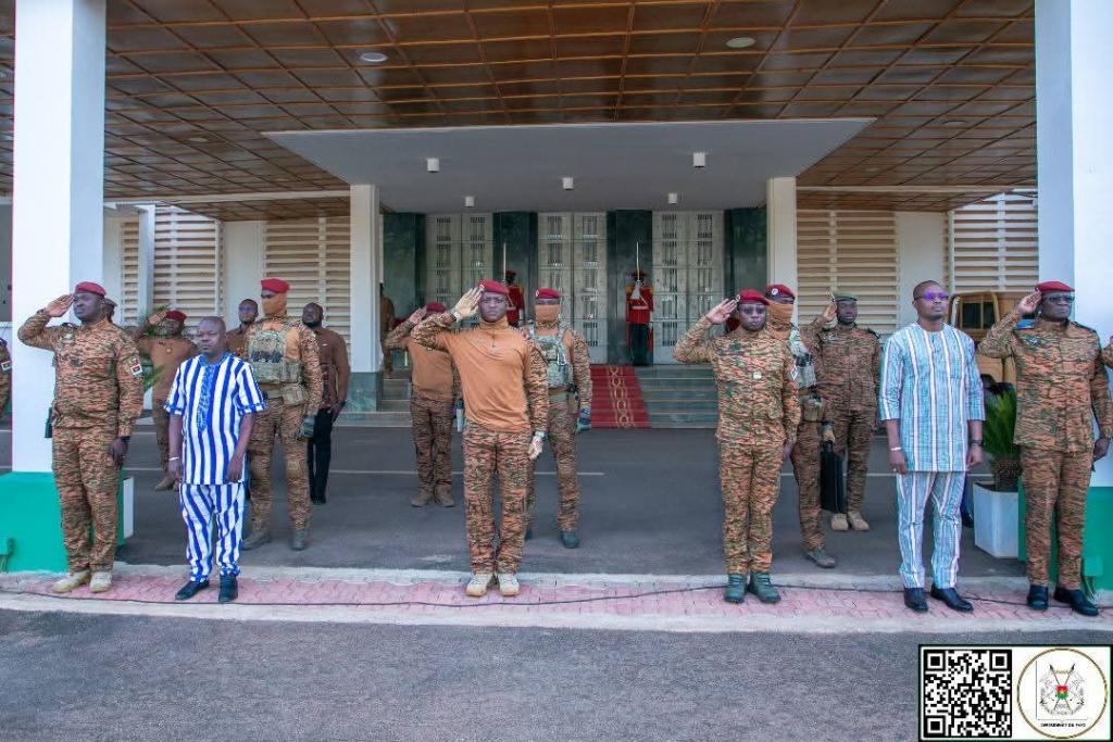 Après le Niger et le Mali, le Burkina Faso Achève le Cycle : Le Drapeau de l'AES Flotte sur Ouagadougou